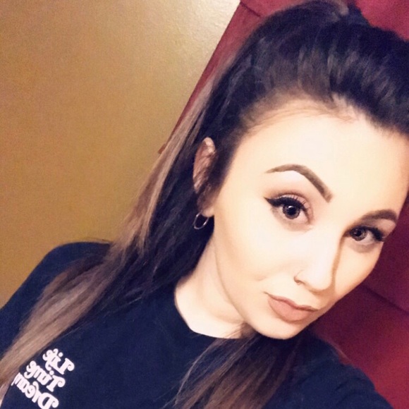 Profile Picture of Kate Pedersen (@katempedersen29) on Poshmark