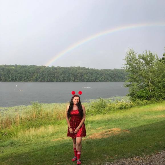 Profile Picture of Chloe Schwartz (@chloeschwartz22) on Poshmark