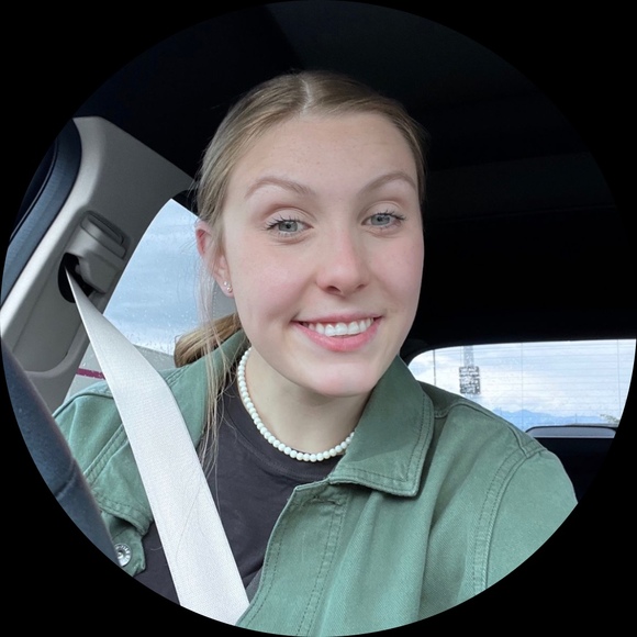 Profile Picture of Katie Mierau (@katiemierau) on Poshmark