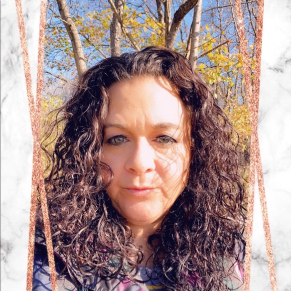Profile Picture of Diane Stclair (@rubiey4800) on Poshmark