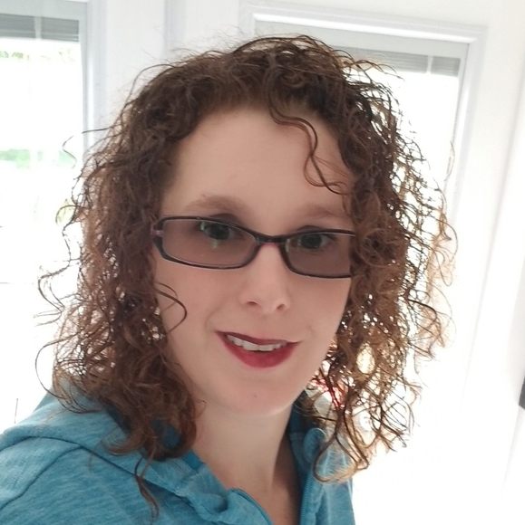 Profile Picture of Sara Danczak (@sdnanaimo) on Poshmark