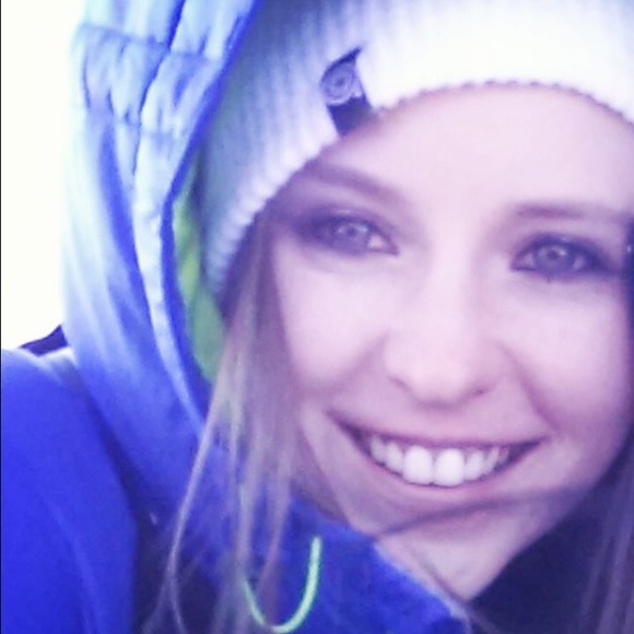 Profile Picture of Erin Maccarthy (@emsb2016) on Poshmark