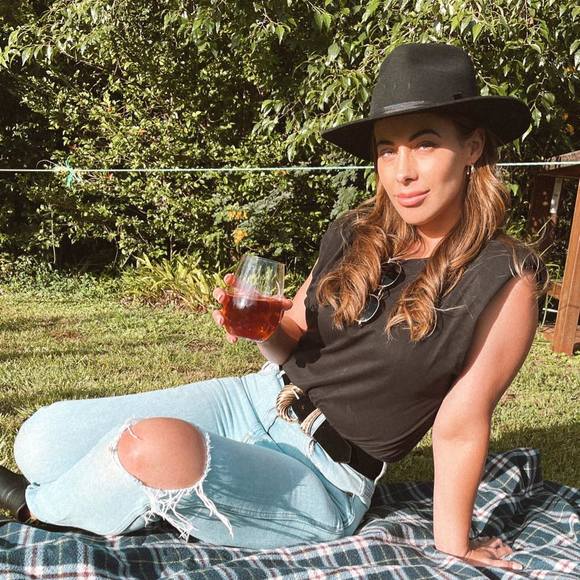 Profile Picture of Alana Reid (@alanamreid) on Poshmark