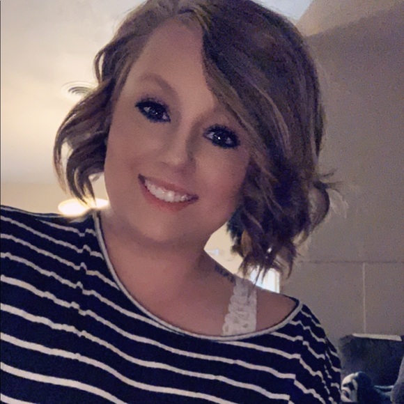 Profile Picture of Brittany Longoria (@britlongoria36) on Poshmark