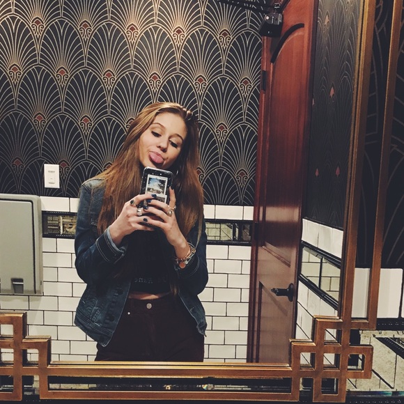 Profile Picture of Allison Kaiser (@ak2145) on Poshmark