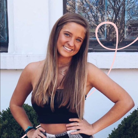 Profile Picture of Annabelle Monk (@annabellemonk) on Poshmark