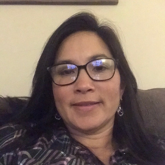 Profile Picture of Naomi Keller (@naomikeller) on Poshmark
