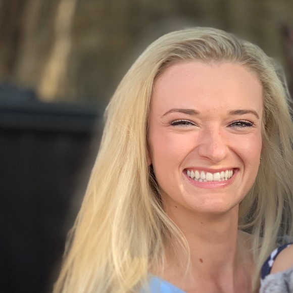 Julianne Fisher - Poshmark Profile Picture of Julianne Fisher (@julianneleish) on Poshmark