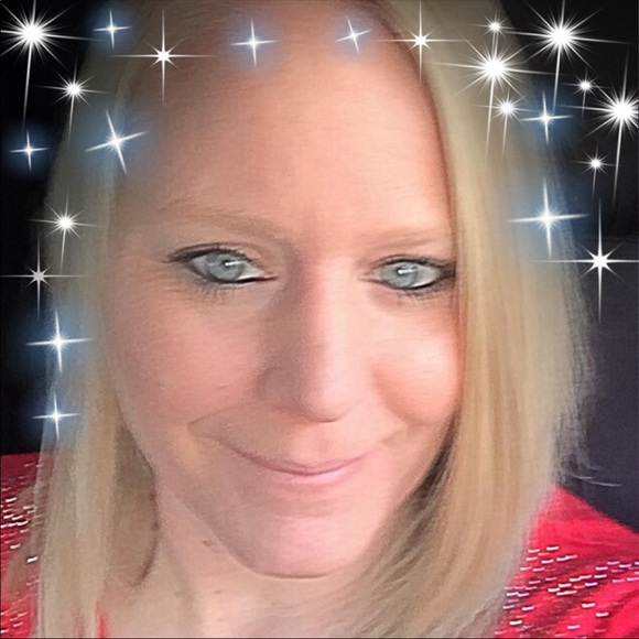 Kim Shook - Poshmark Profile Picture of Kim Shook (@kimberlyshook81) on Poshmark