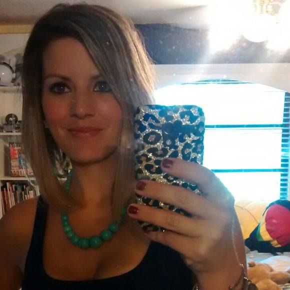 Profile Picture of April Okerson (@aprileee5) on Poshmark