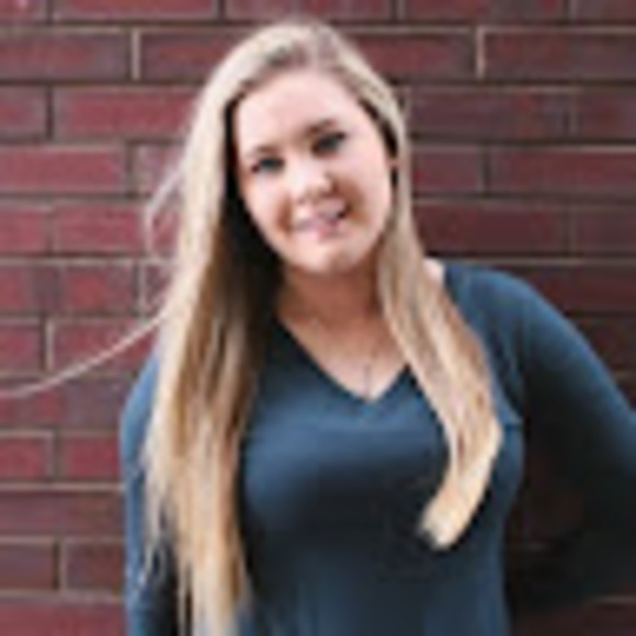 Profile Picture of Danielle Noll (@daniellemnoll) on Poshmark