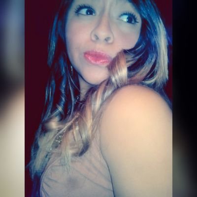 Profile Picture of Caroline Quiroz (@carolinequirozg) on Twitter