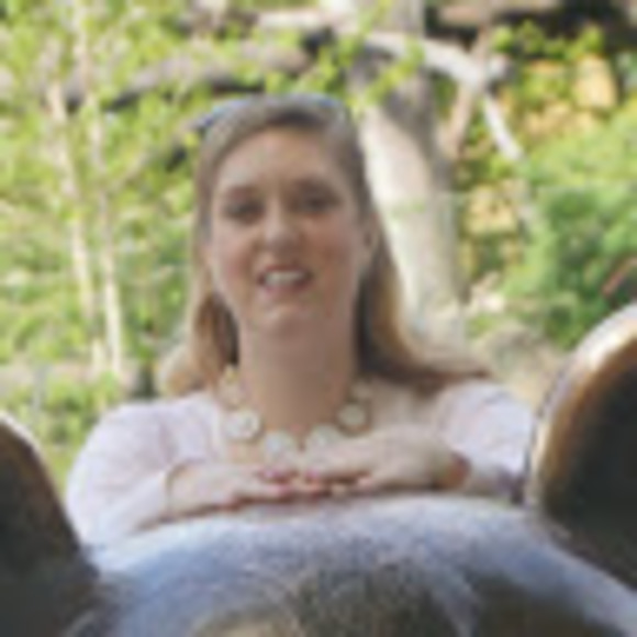 Profile Picture of Jennifer Langfeldt (@jlangfeldt) on Poshmark