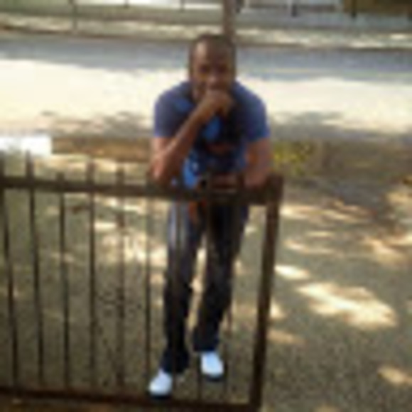 Profile Picture of Oyekanmi Oyeshina ibraheem (@shinnoy27) on Poshmark
