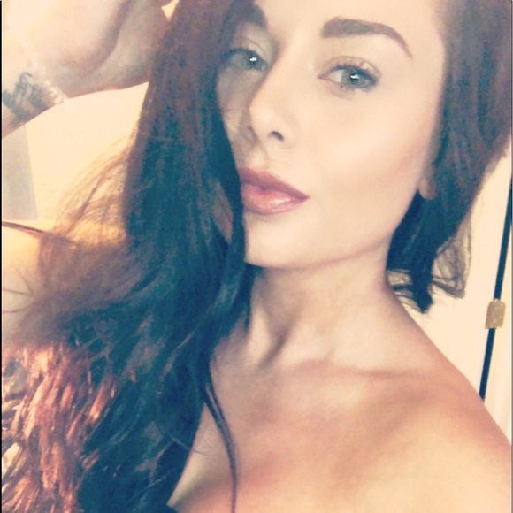Profile Picture of Kelsie Savage (@kelsojoe22) on Poshmark