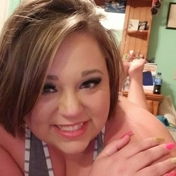 Profile Picture of Haley Gillman (@haleygillman11) on Poshmark