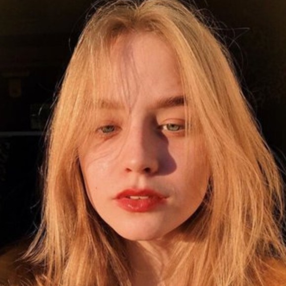 Profile Picture of Anne Nelmes (@annenelmes) on Poshmark