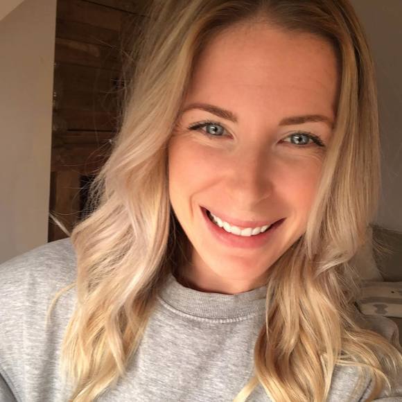 Profile Picture of Holly Vanderhulst (@hollsvhl) on Poshmark