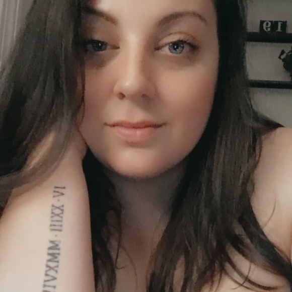 Profile Picture of Brittney Gossmann (@bgossmann1112) on Poshmark