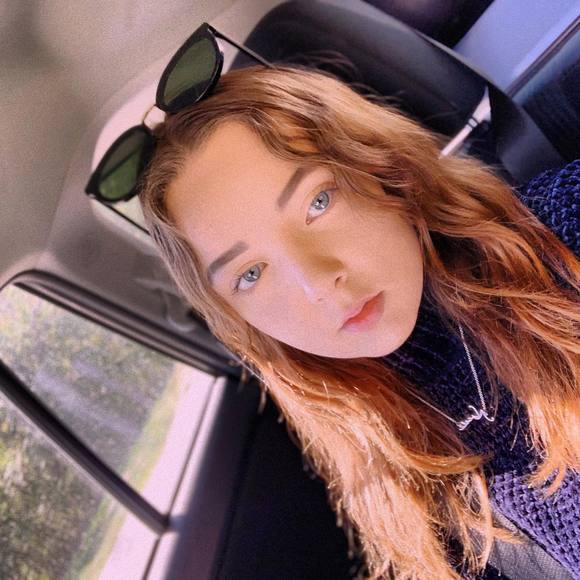 Profile Picture of Nicole Stolk (@nicole_stolk) on Poshmark