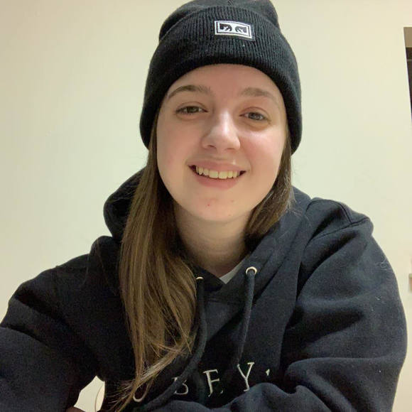 Profile Picture of Ashley Coblentz (@ashleycoblentz9) on Poshmark