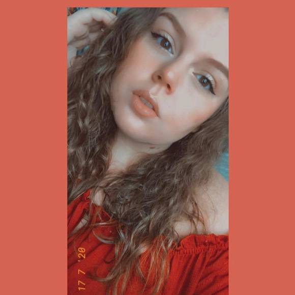 Profile Picture of Amber Michaud (@official_ambz) on Poshmark