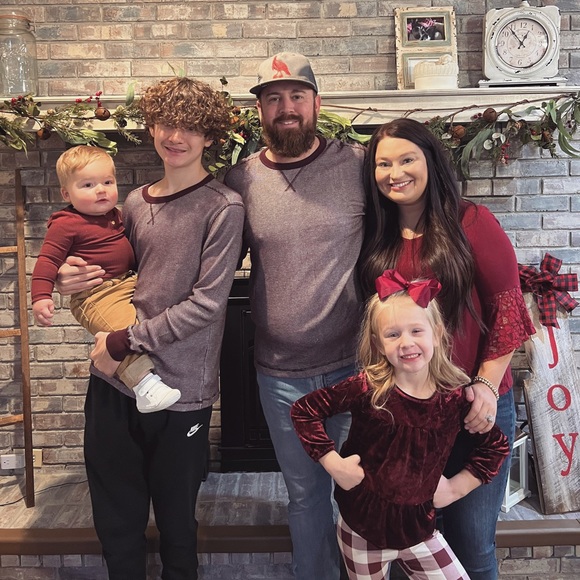 Profile Picture of Alexandria Haire (@alexandriahaire) on Poshmark