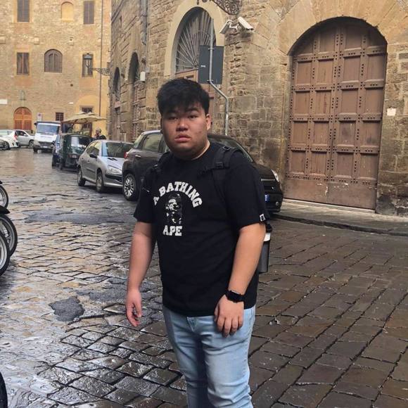 Profile Picture of Steven Yang (@fatboisteven) on Poshmark