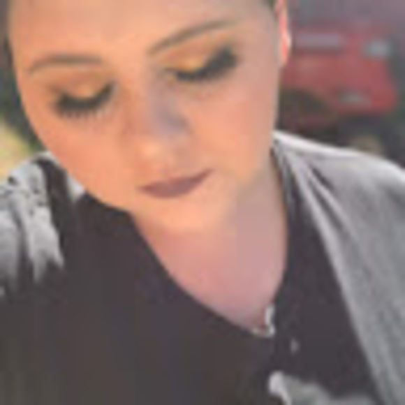 Profile Picture of Kayla Lawson (@sassysprinkles5) on Poshmark