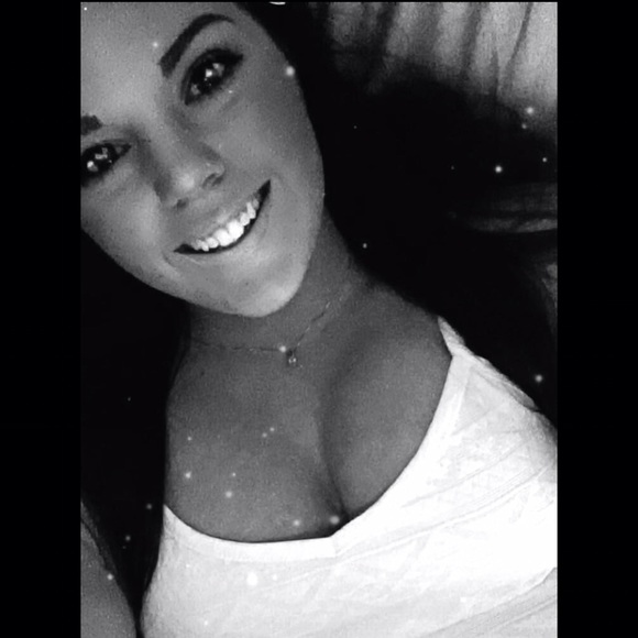 Profile Picture of Brianna Jarvis (@briannarenee22) on Poshmark