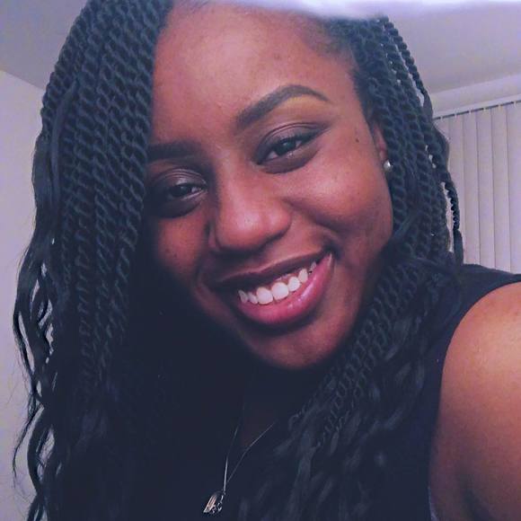 Profile Picture of Khysiera Ceimon (@khysie) on Poshmark
