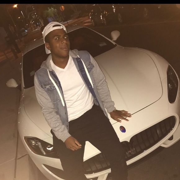 Profile Picture of Calvin Forde (@cforde123) on Poshmark