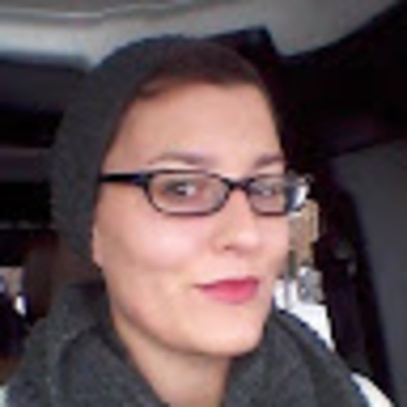 Profile Picture of Mandi Long (@mandilong262) on Poshmark