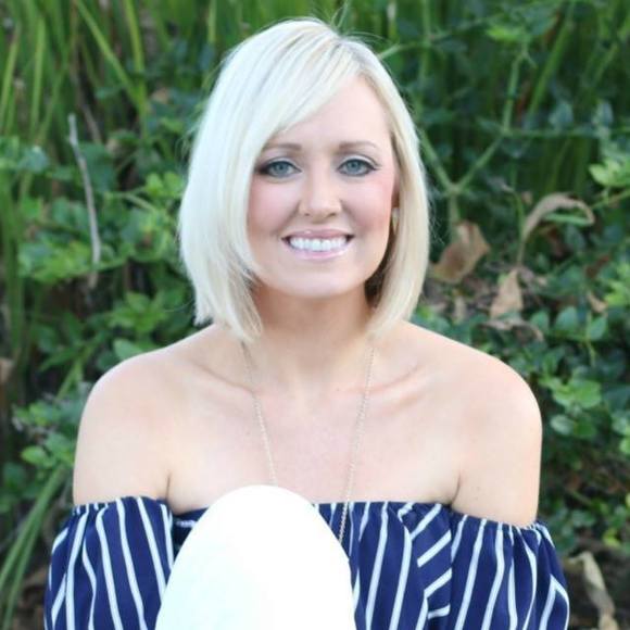 Profile Picture of Jessica Debry (@jessica_debry) on Poshmark