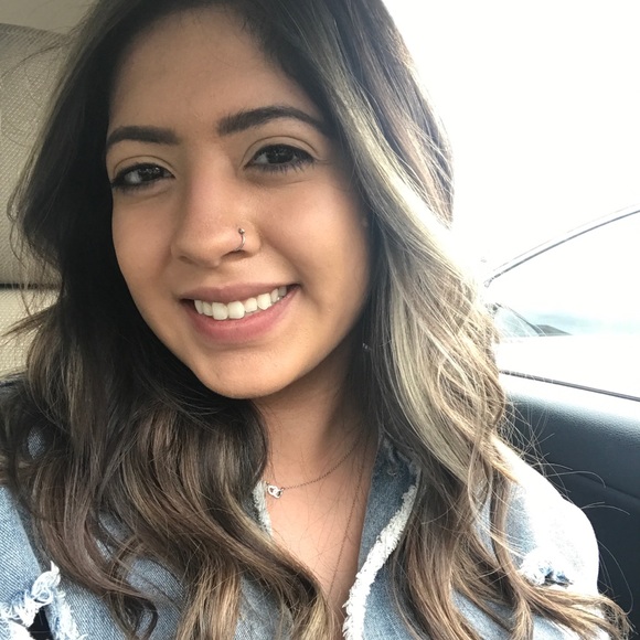 Profile Picture of Lupe Arroyo (@arroyolupe) on Poshmark