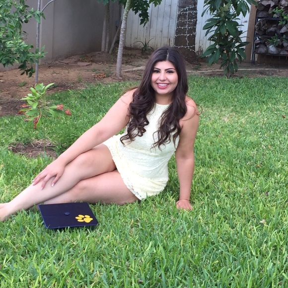 Profile Picture of Yvanna Lomeli (@yvannak) on Poshmark