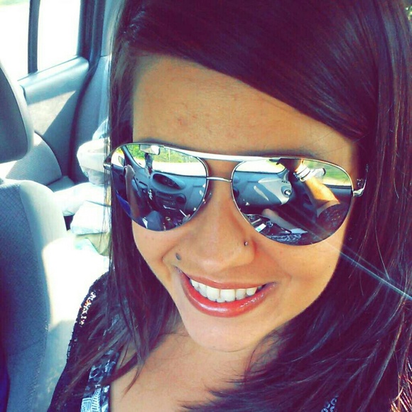 Profile Picture of Alisha Schultz (@schultzalisha) on Poshmark