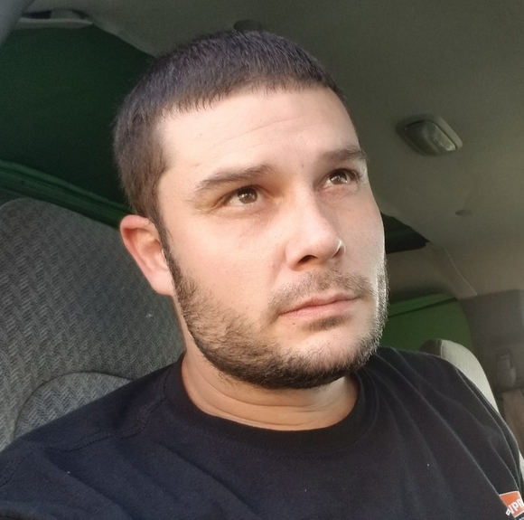 Profile Picture of John Graves (@johngraves) on Poshmark