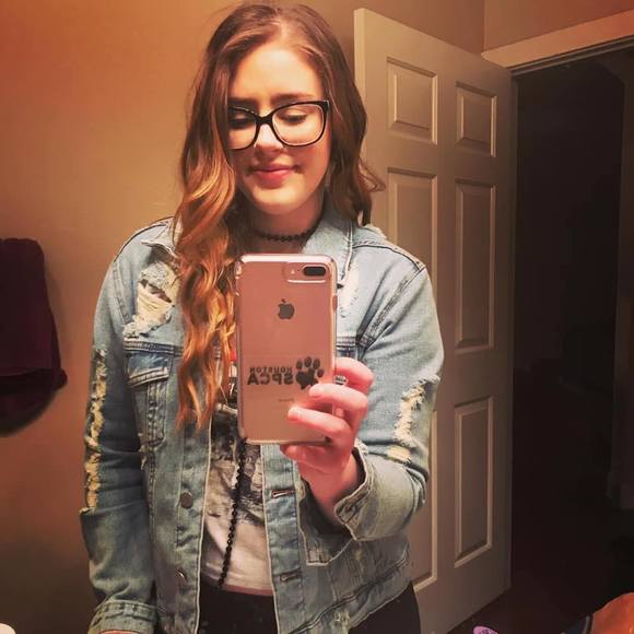 Profile Picture of Haley Barrow (@haleybarrow) on Poshmark