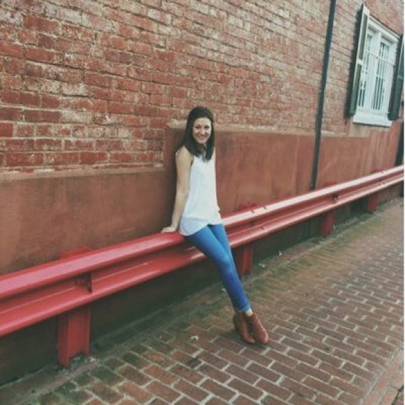 Profile Picture of Erica Neel (@ericamichele11) on Poshmark