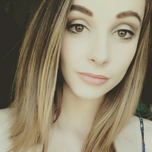 Profile Picture of Alyssa Cassatt (@alyssacassatt) on Poshmark