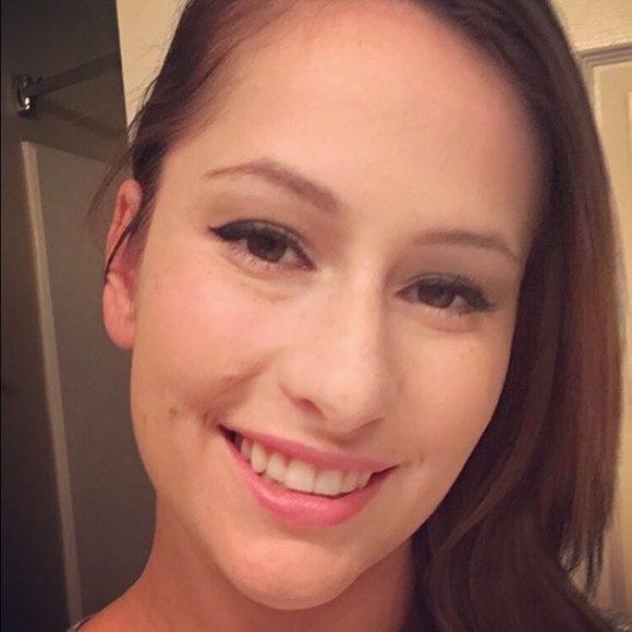 Profile Picture of Karen Wehmeyer (@karenw1329) on Poshmark
