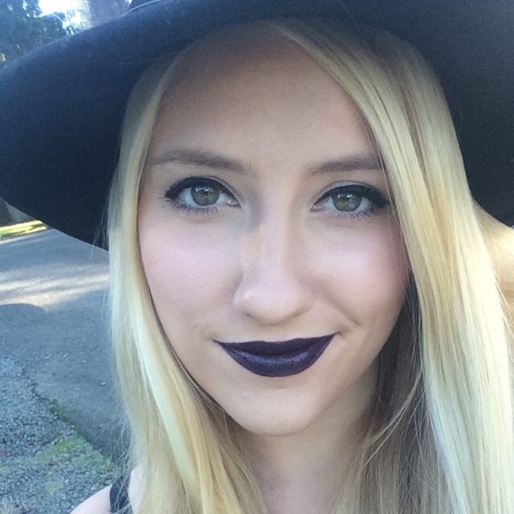 Profile Picture of Kaela Jenkins (@jenkinsk1010) on Poshmark