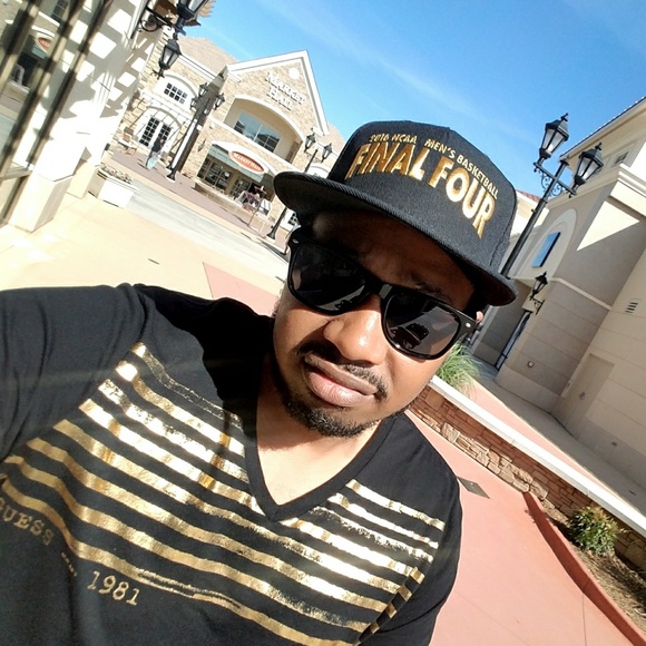 Profile Picture of Kevin Hamilton (@kevind7480) on Poshmark