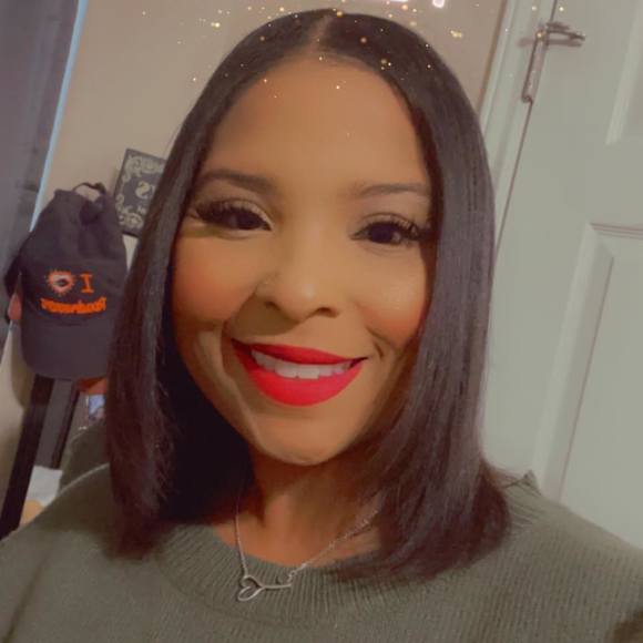 Profile Picture of Tori Lyons (@ldturner81) on Poshmark