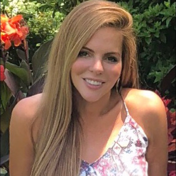 Profile Picture of Elizabeth Wineriter (@lizzyw7101) on Poshmark