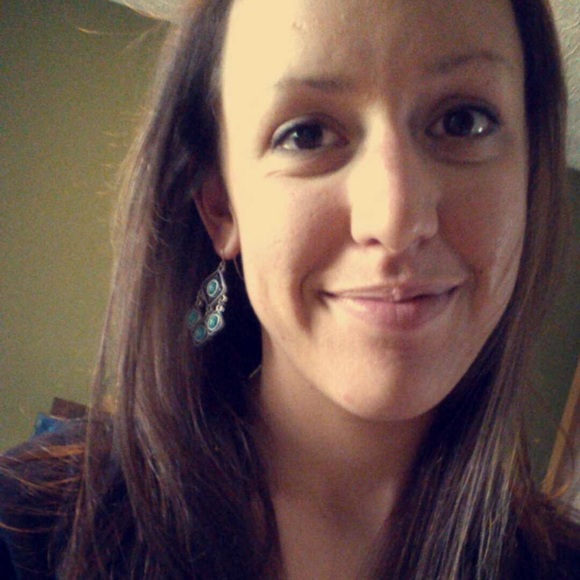 Profile Picture of Emily Dejonge (@emilydj) on Poshmark