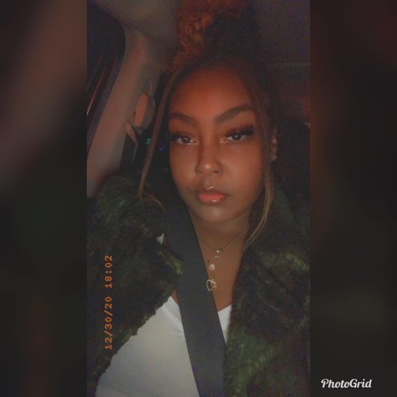 Profile Picture of Cassandra Jarvie (@cassiejay11) on Poshmark