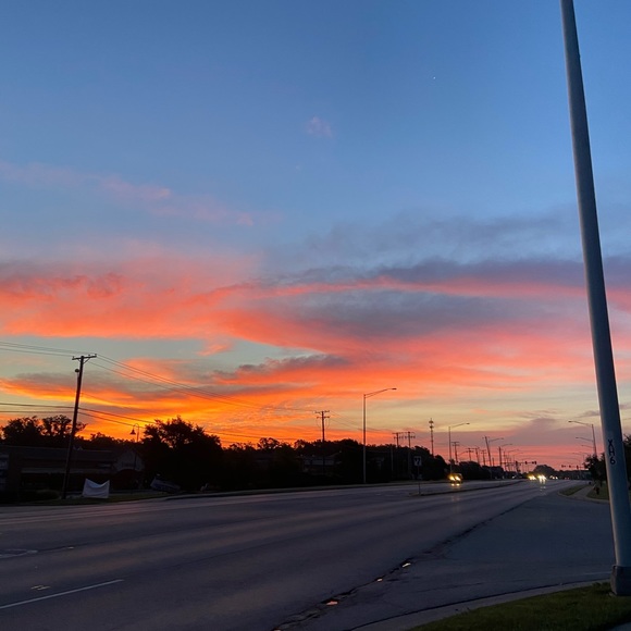 Profile Picture of Haley Velez (@haley_velez) on Poshmark