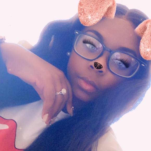 Profile Picture of Zerica Cione (@zericacione) on Poshmark